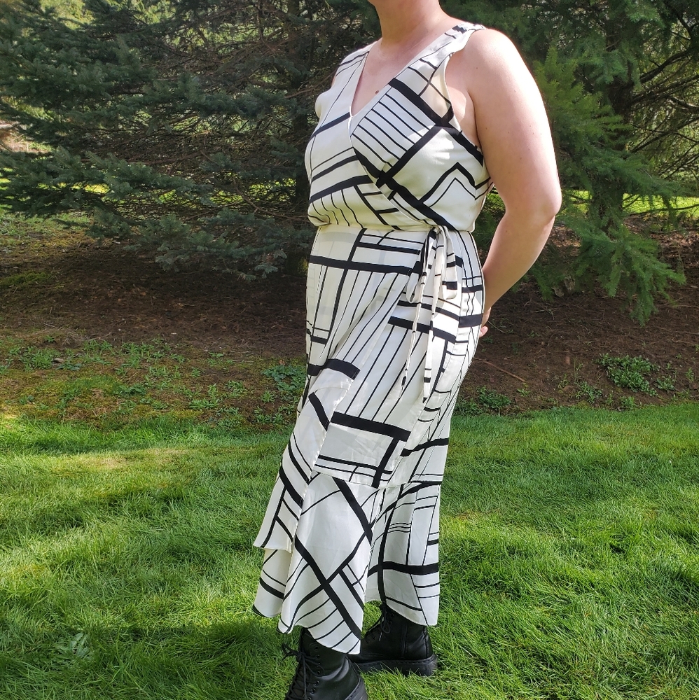 Banana Republic Factory, Black & White Print Surplus Wrap Dress, Size XL